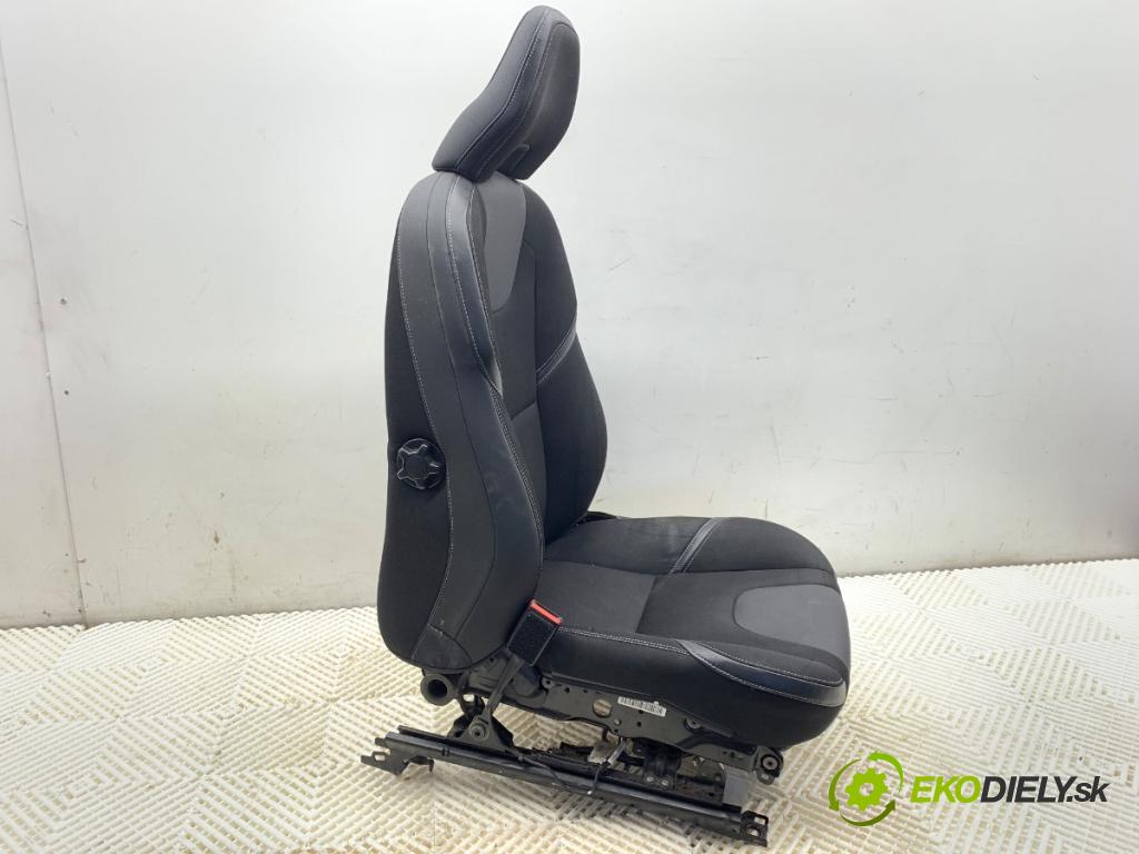VOLVO V40 liftback 2016 88 kW D2 1969 Sedadlo ľavy predný