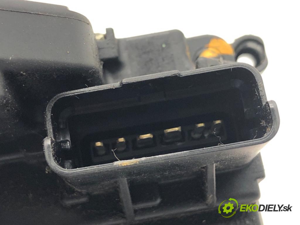 RENAULT GRAND SCENIC III nadwozie wielkoprzestrzenne (MPV) 2010 96 kW 1.4 16V (JZ0F) 1397 zámok dveře pravý zadní část 825020033R