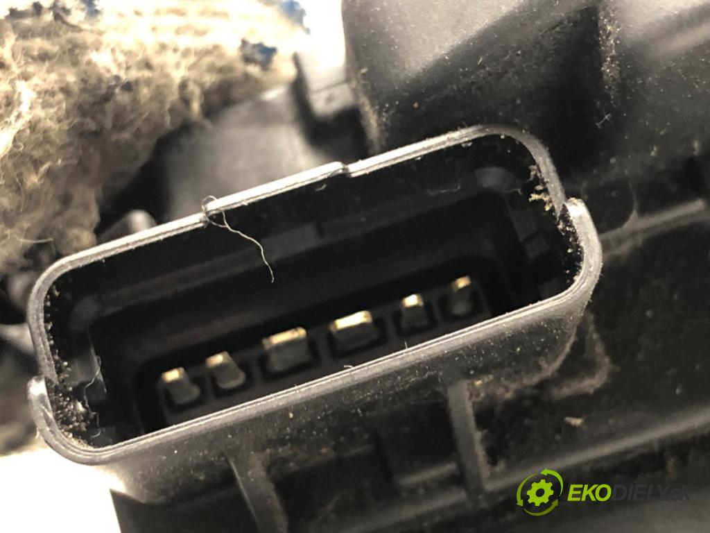 RENAULT GRAND SCENIC III nadwozie wielkoprzestrzenne (MPV) 2010 96 kW 1.4 16V (JZ0F) 1397 zámok dveře levý zadní část 825030032R