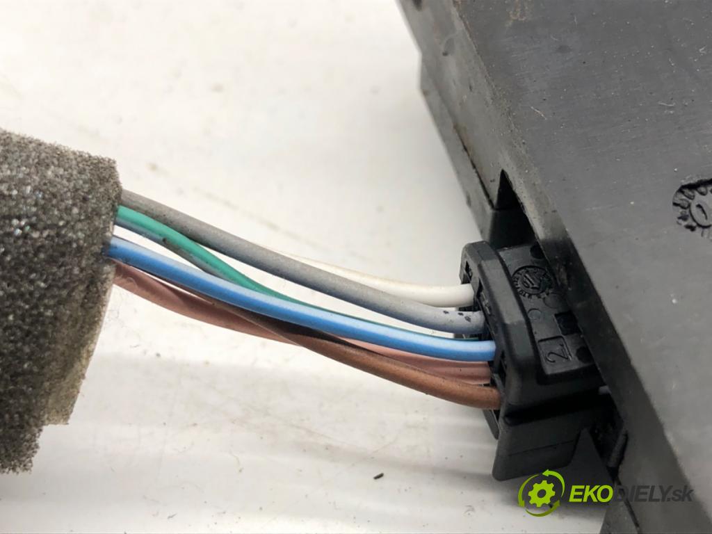 RENAULT GRAND SCENIC III nadwozie wielkoprzestrzenne (MPV) 2010 96 kW 1.4 16V (JZ0F) 1397 spínačka CZYTNIK KART 285909828R (Spínací skříňka)