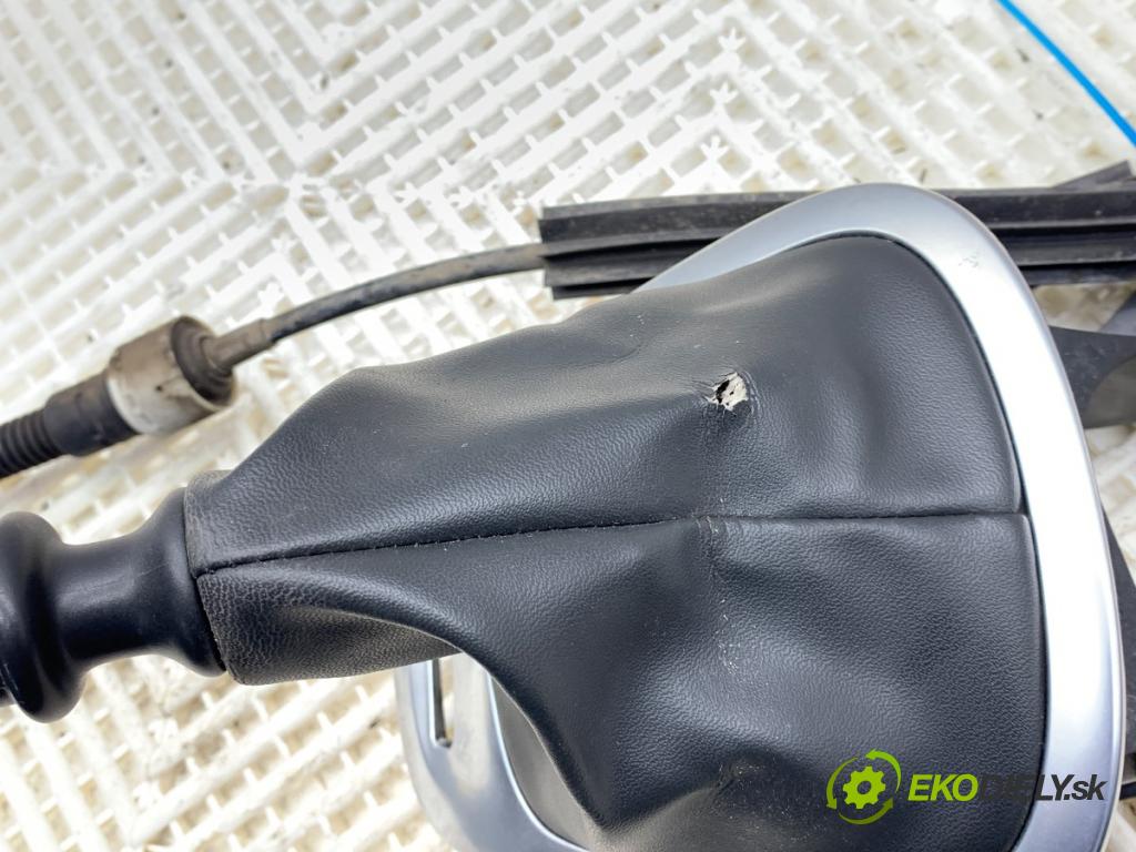 RENAULT GRAND SCENIC III nadwozie wielkoprzestrzenne (MPV) 2010 96 kW 1.4 16V (JZ0F) 1397 Kulisa 8201021402 (Rýchlostná páka (kulisa))