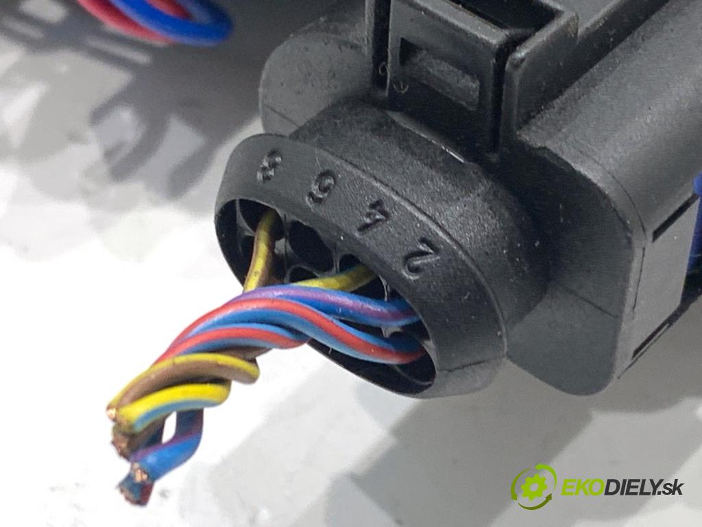 SKODA FABIA II Kombi 2008 63 kW 1.4 1390 zámok dveře pravý přední část