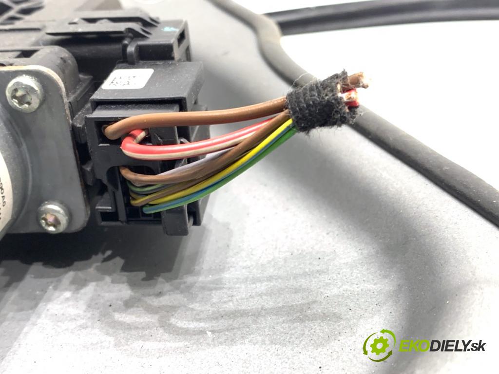 SKODA FABIA II Kombi 2008 63 kW 1.4 1390 mechanismus okna pravý přední část 5J1837402B