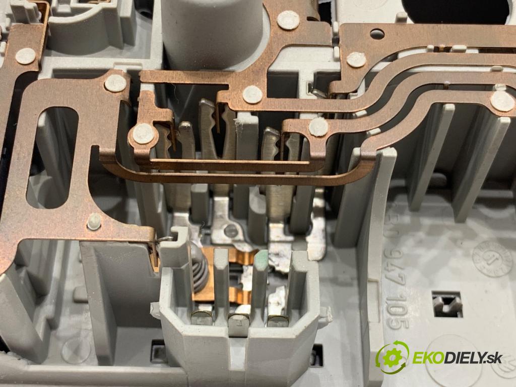 SKODA FABIA II Kombi 2008 63 kW 1.4 1390 světlo stropní 3B0947105C