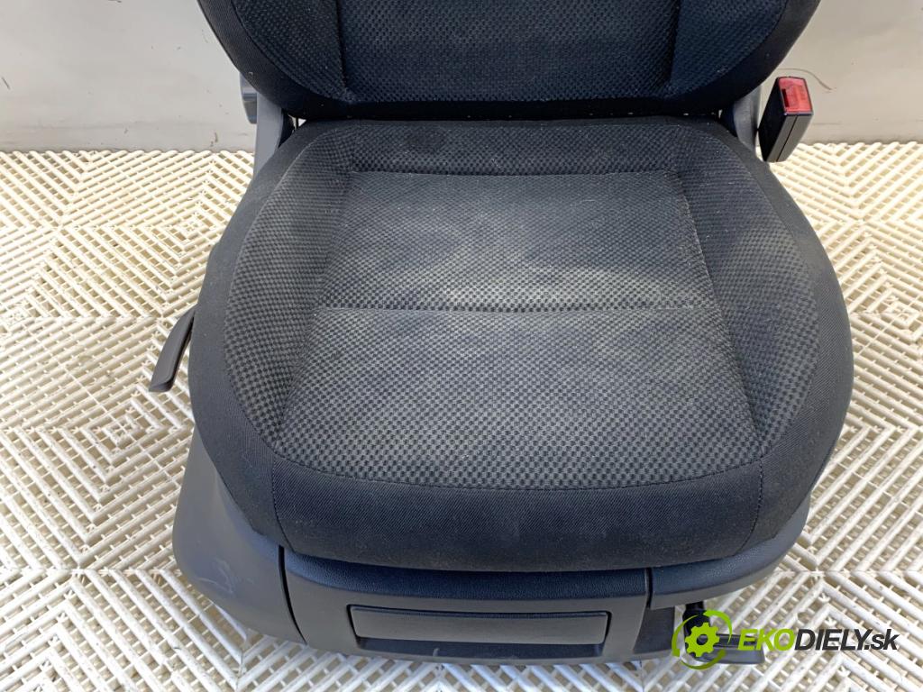 SKODA FABIA II Kombi 2008 63 kW 1.4 1390 sedadlo pravý přední část