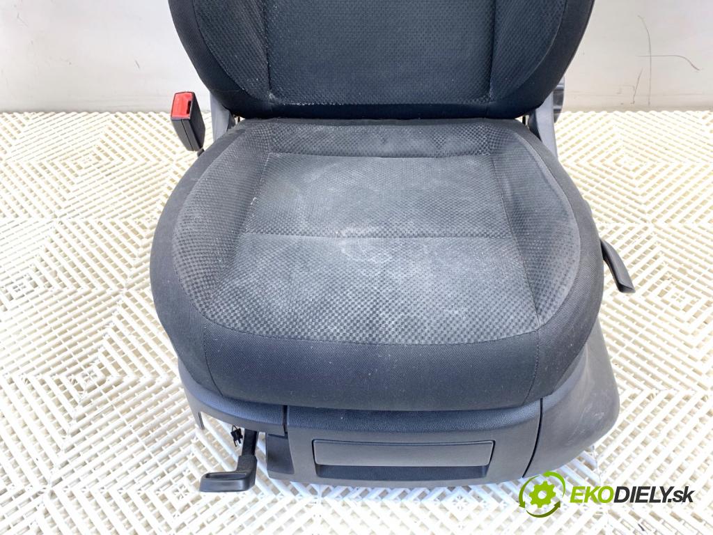 SKODA FABIA II Kombi 2008 63 kW 1.4 1390 sedadlo levý přední část