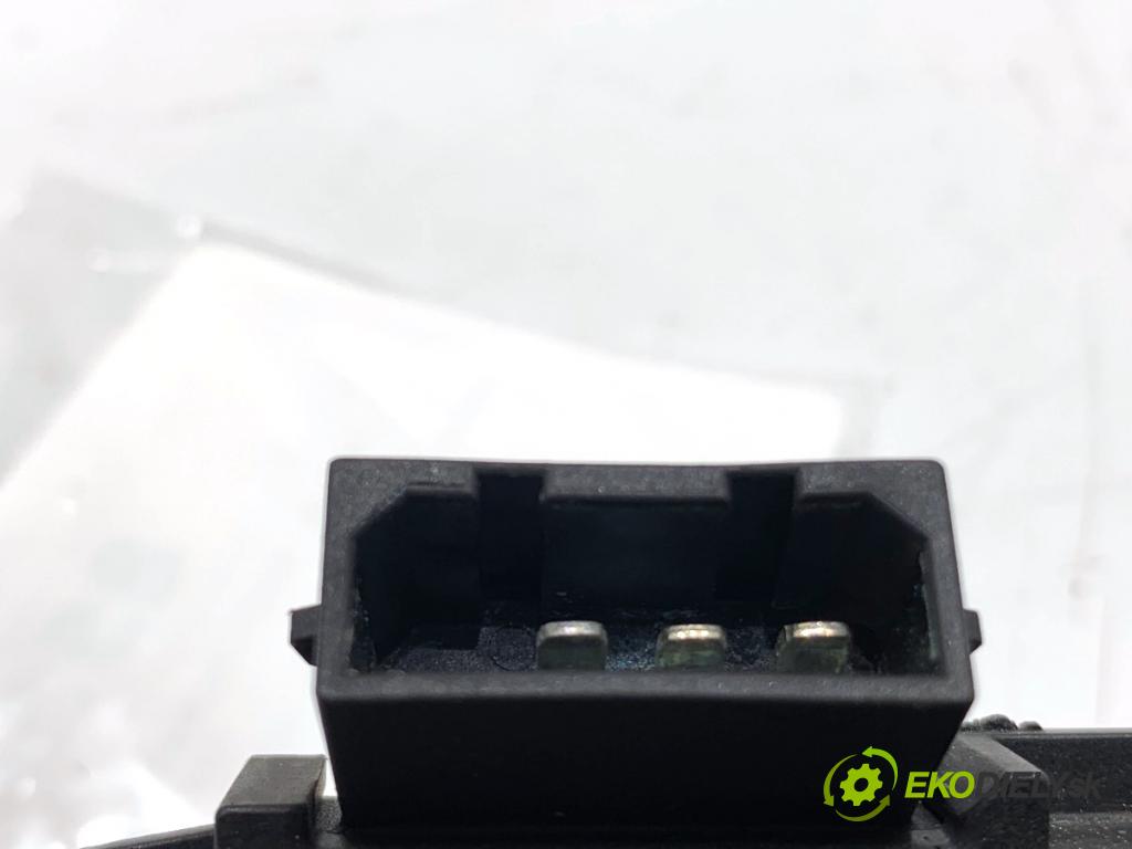 SKODA FABIA II Kombi 2008 63 kW 1.4 1390 zámok dveří zadní část 5J0827501B