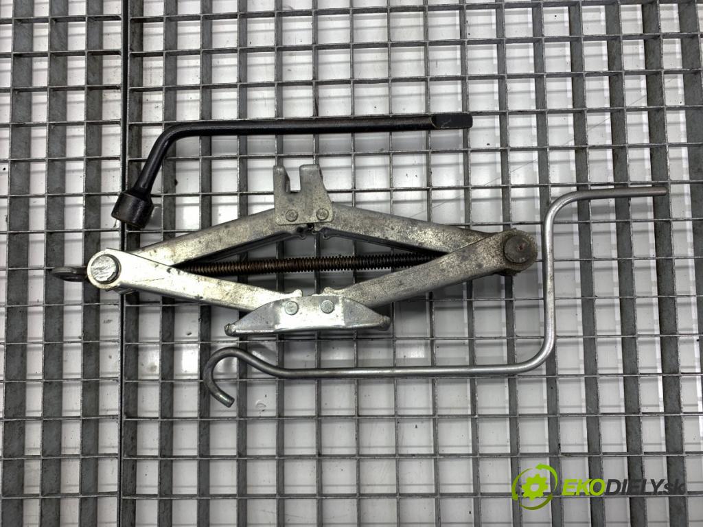 TOYOTA COROLLA E15 sedan 2008 93 kW 2.0 D-4D (ADE150) 1998 souprava náradí 64777-02100