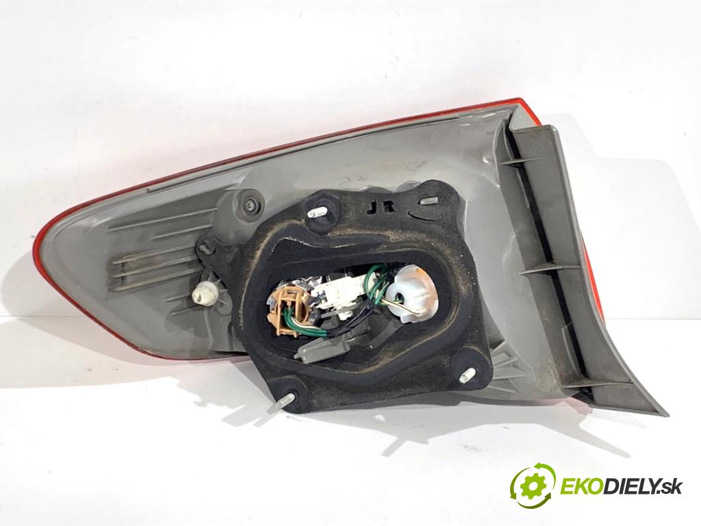 TOYOTA COROLLA E15 sedan 2008 93 kW 2.0 D-4D (ADE150) 1998 Svetlo pravy zad