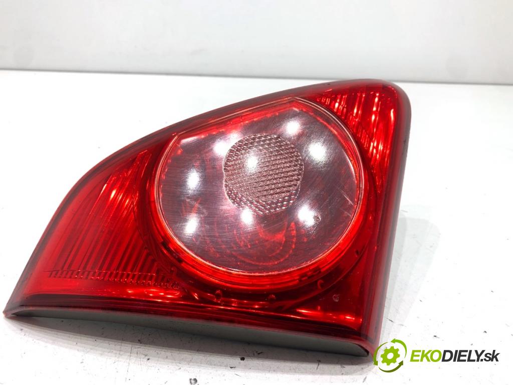 TOYOTA COROLLA E15 sedan 2008 93 kW 2.0 D-4D (ADE150) 1998 světlo zadní část levá strana vnitřní 02-121L (Klika dveří ostatní)
