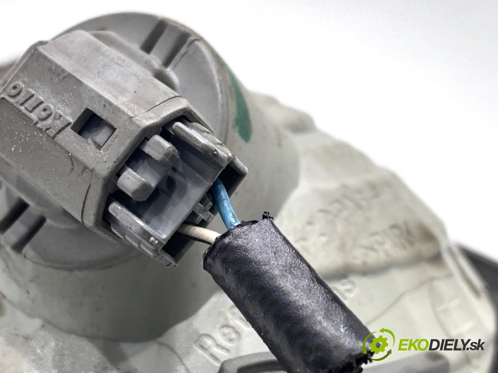 TOYOTA COROLLA E15 sedan 2008 93 kW 2.0 D-4D (ADE150) 1998 Svetlo zad ľavá strana vnútorná 02-121L (Kľučka dverí ostatné)