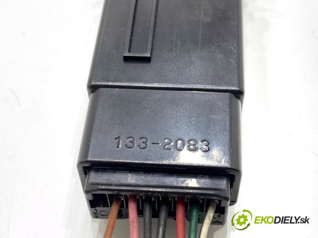 TOYOTA COROLLA E15 sedan 2008 93 kW 2.0 D-4D (ADE150) 1998 přepínač ohřívání sedačky 15B088 (Páčky pod volantem)