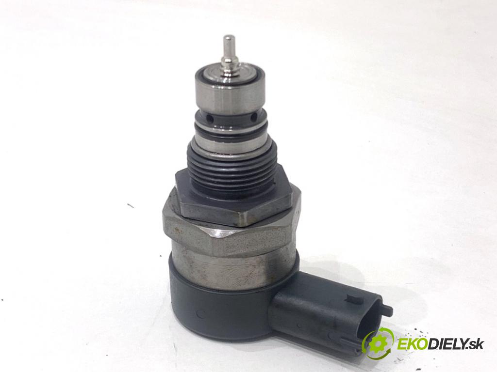 JAGUAR E-PACE SUV 2020 132 kW 2.0 D180 AWD 1999 Regulátor tlaku paliva 0281006464 (Palivový systém ostatní)