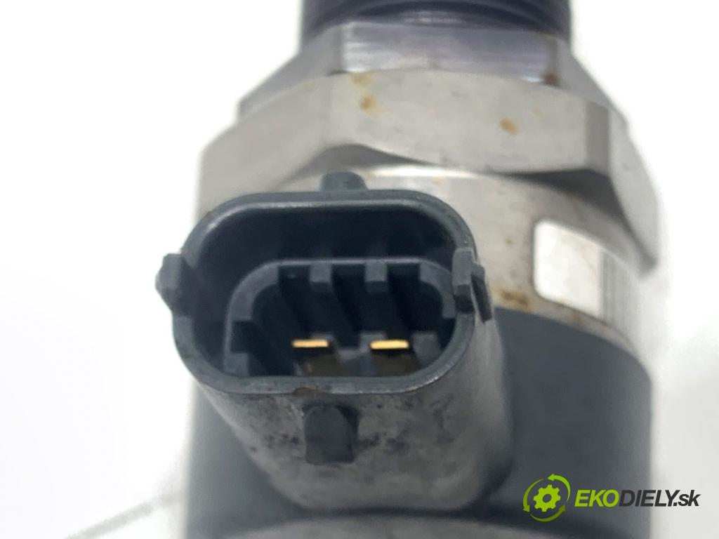 JAGUAR E-PACE SUV 2020 132 kW 2.0 D180 AWD 1999 Regulátor tlaku paliva 0281006464 (Palivový systém ostatné)