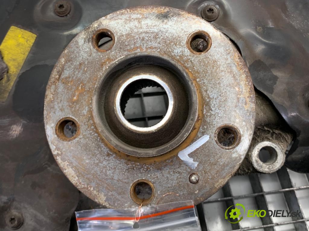 AUDI A4 B8 sedan 2009 105 kW 2.0 TDI 1968 náboj ľavy predný