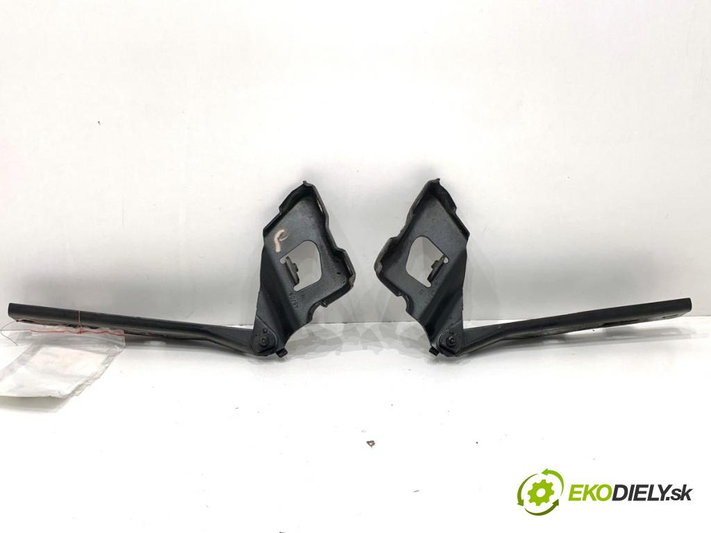 AUDI A4 B8 sedan 2009 105 kW 2.0 TDI 1968 závěsky kapoty 8K0823302D