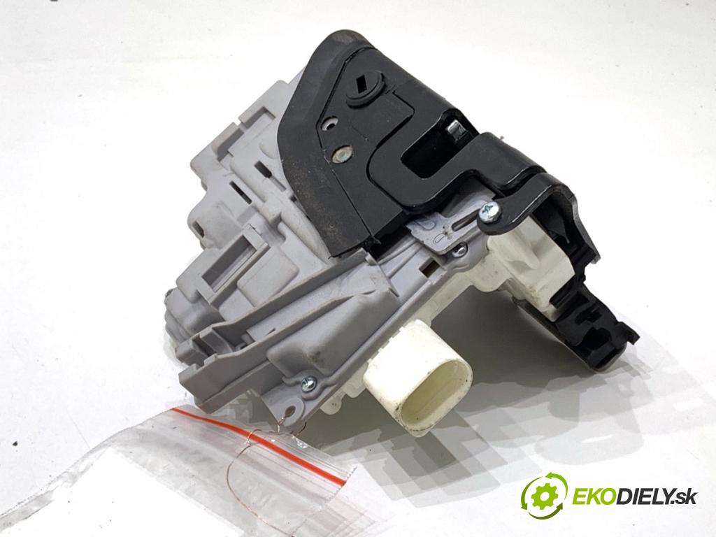 AUDI A4 B8 sedan 2009 105 kW 2.0 TDI 1968 zámok dveře pravý zadní část