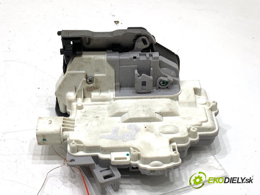 AUDI A4 B8 sedan 2009 105 kW 2.0 TDI 1968 zámok dveře pravý zadní část