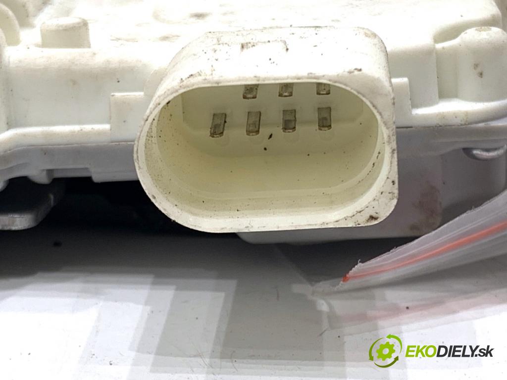 AUDI A4 B8 sedan 2009 105 kW 2.0 TDI 1968 zámok dveře pravý zadní část