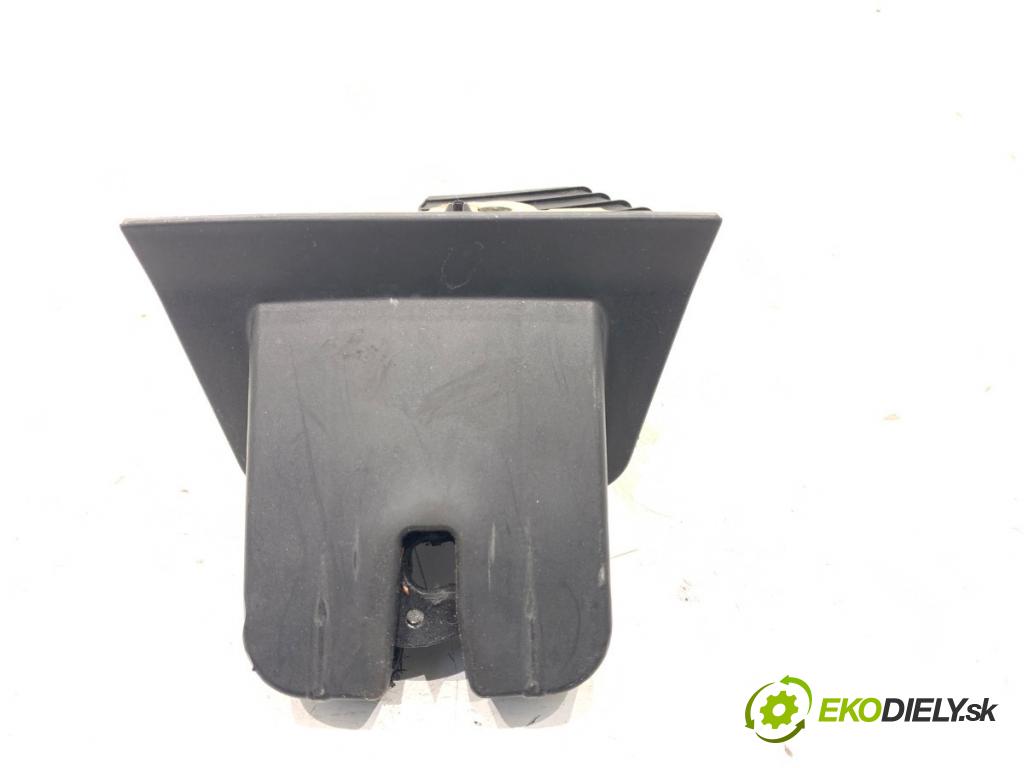 AUDI A4 B8 sedan 2009 105 kW 2.0 TDI 1968 zámok dverí zad 