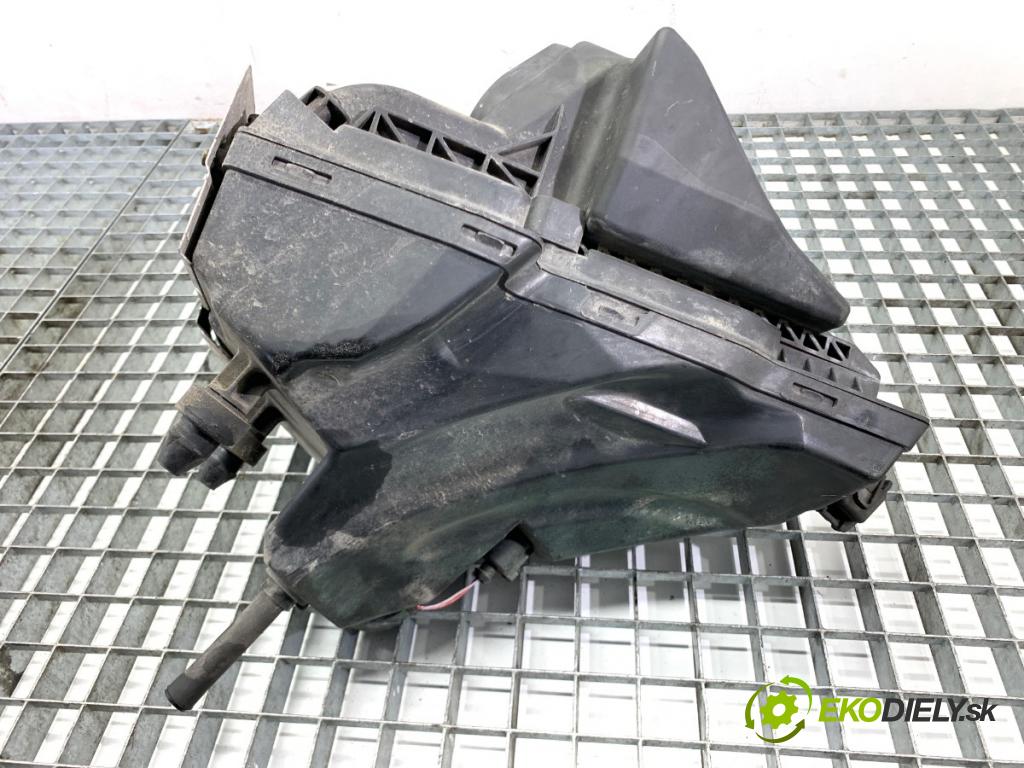 AUDI A4 B8 sedan 2009 105 kW 2.0 TDI 1968 obal filtra vzduchu 8K0133835AD (Kryt vzduchového filtru)