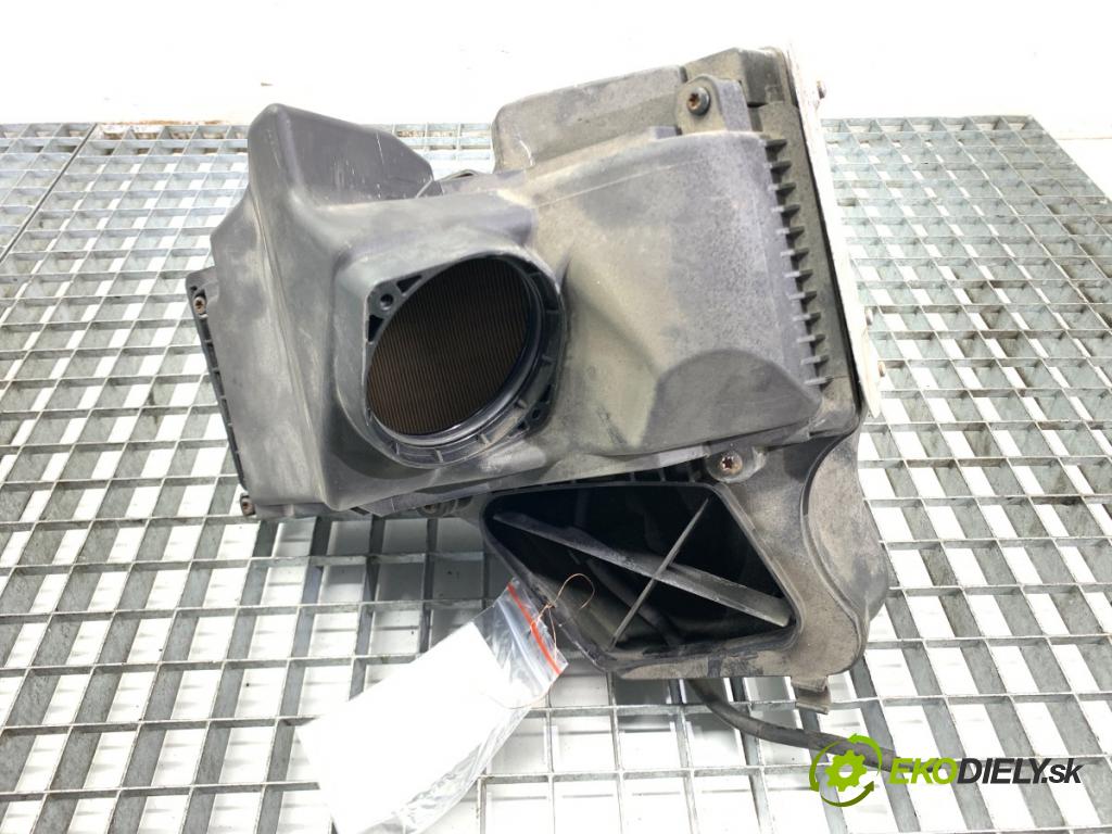 AUDI A4 B8 sedan 2009 105 kW 2.0 TDI 1968 obal filtra vzduchu 8K0133835AD (Kryt vzduchového filtru)