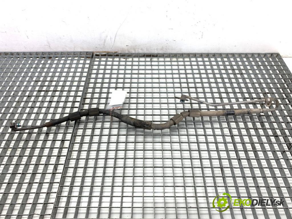 AUDI A4 B8 sedan 2009 105 kW 2.0 TDI 1968 hadice servočerpadlo 8K1422893CB (Trubka servo čerpadla)