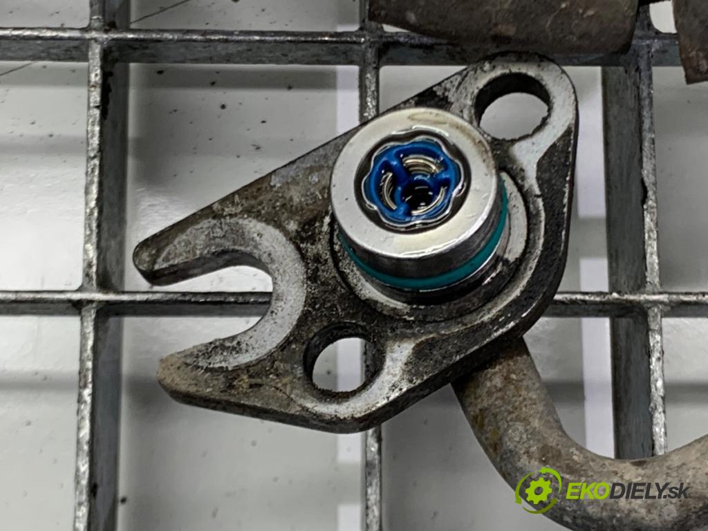 AUDI A4 B8 sedan 2009 105 kW 2.0 TDI 1968 hadica servočerpadlo 8K1422893CB (Rúrka servočerpadla)