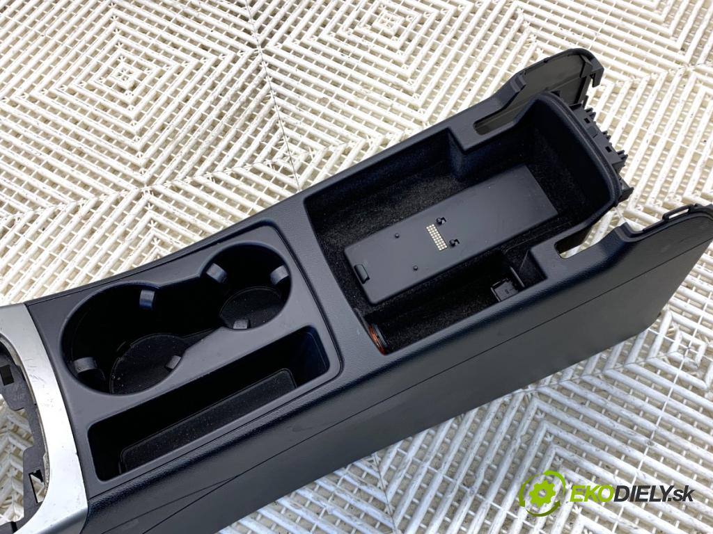 AUDI A4 B8 sedan 2009 105 kW 2.0 TDI 1968 Tunel stredový 8K0864981F (Stredový tunel)