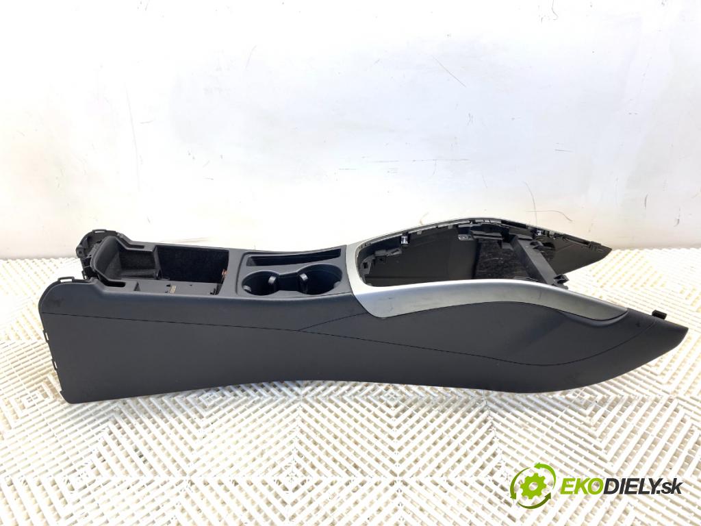 AUDI A4 B8 sedan 2009 105 kW 2.0 TDI 1968 Tunel stredový 8K0864981F (Stredový tunel)