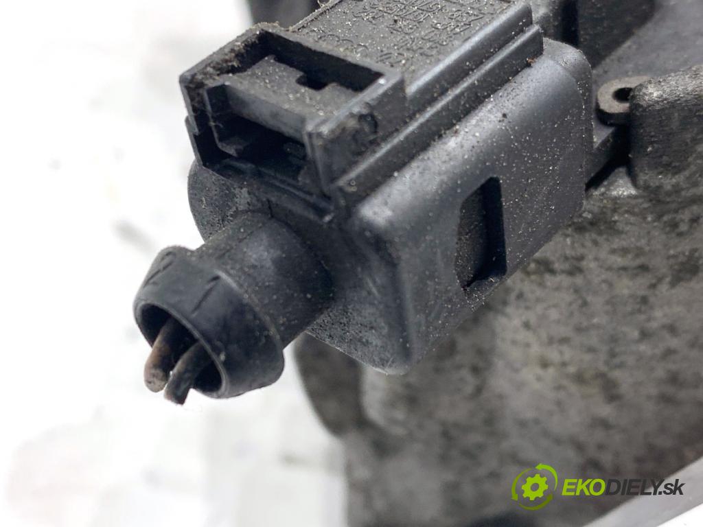 AUDI A4 B8 sedan 2009 105 kW 2.0 TDI 1968 kompresor klimatizace 8K0260805E (Kompresor klimatizace)