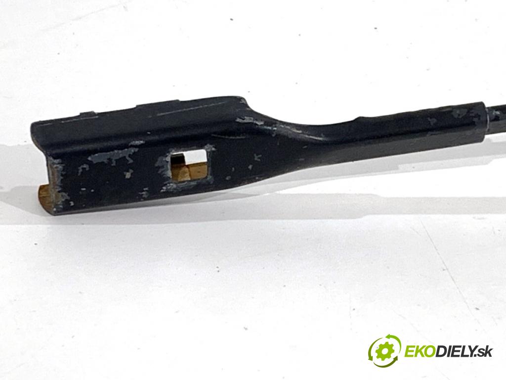 AUDI A4 B8 sedan 2009 105 kW 2.0 TDI 1968 ramena stěrače přední část 8K1955407 8K1955408