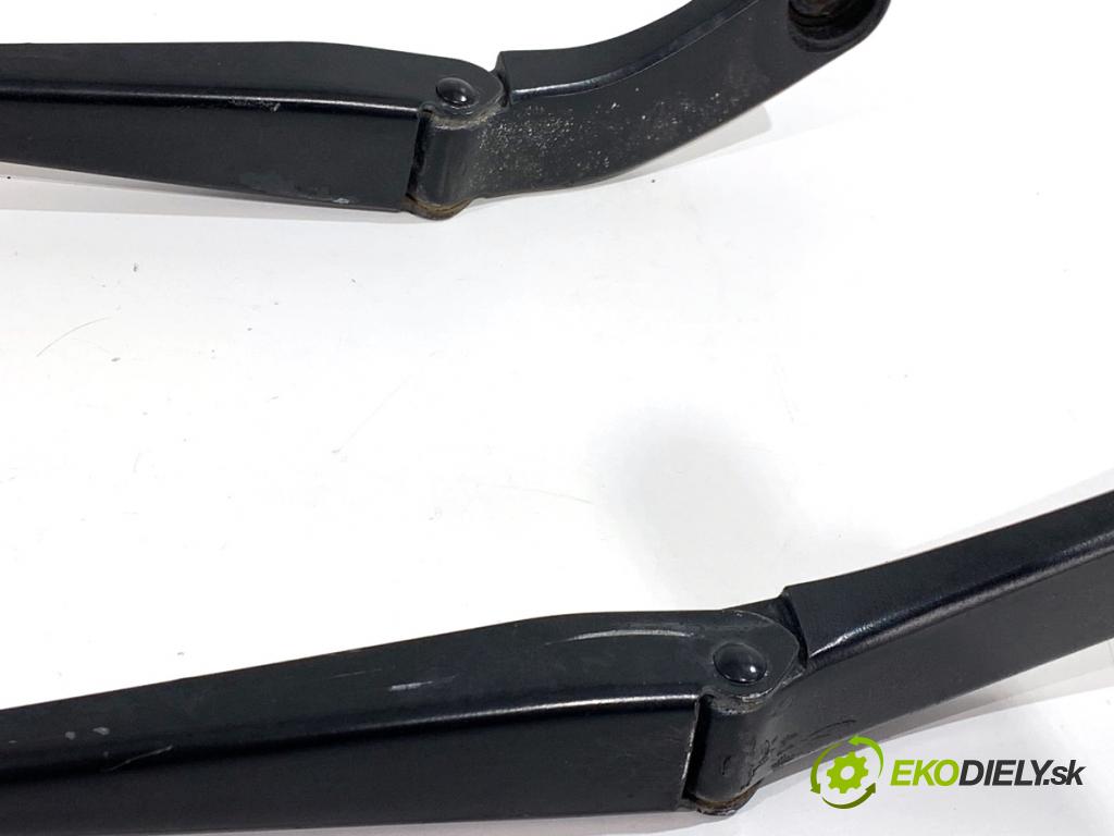 AUDI A4 B8 sedan 2009 105 kW 2.0 TDI 1968 ramena stěrače přední část 8K1955407 8K1955408