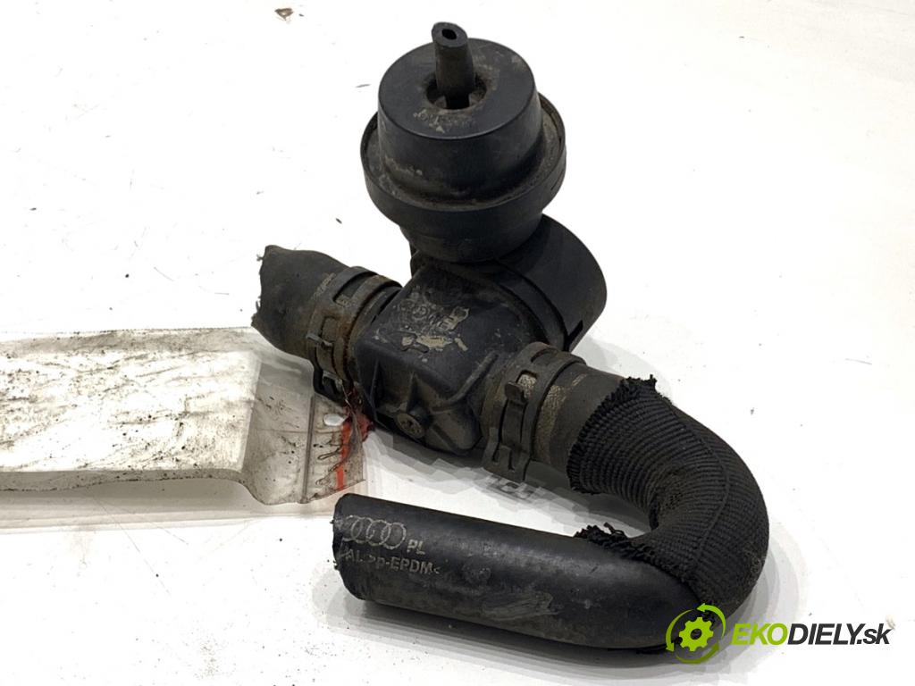 AUDI A4 B8 sedan 2009 105 kW 2.0 TDI 1968 DALŠÍ: pumpa vody 1J0819809 (Vodní pumpa)