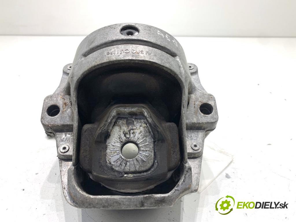 AUDI A4 B8 sedan 2009 105 kW 2.0 TDI 1968 AirBag motora levý 8R0199381