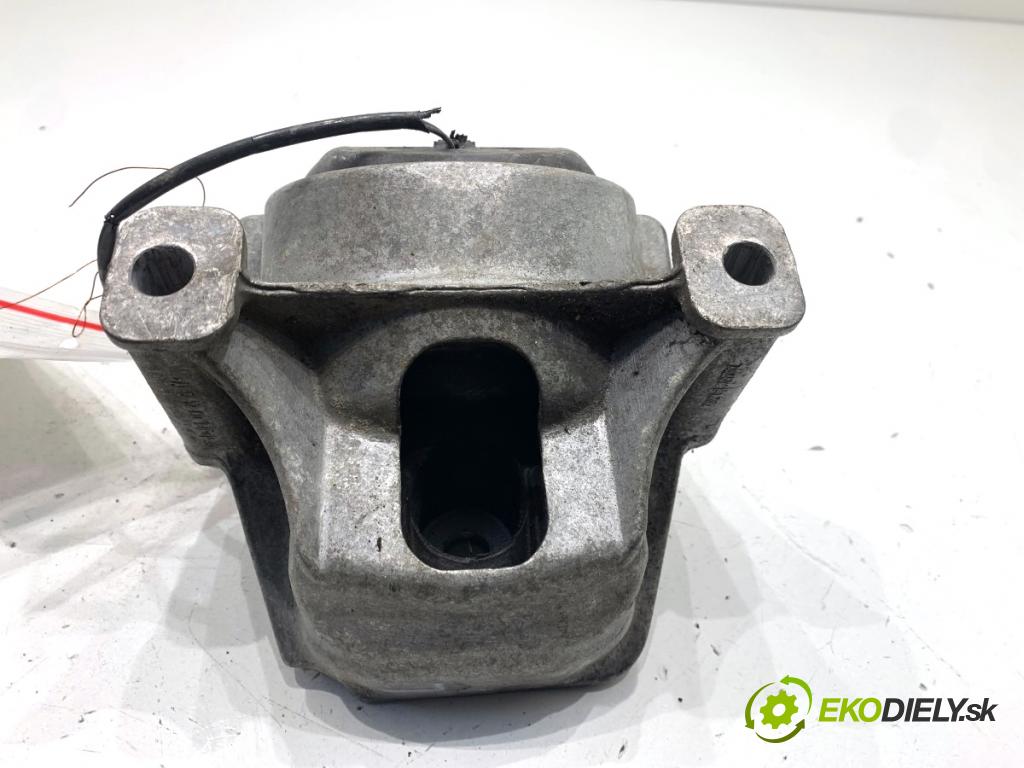 AUDI A4 B8 sedan 2009 105 kW 2.0 TDI 1968 AirBag motora levý 8R0199381