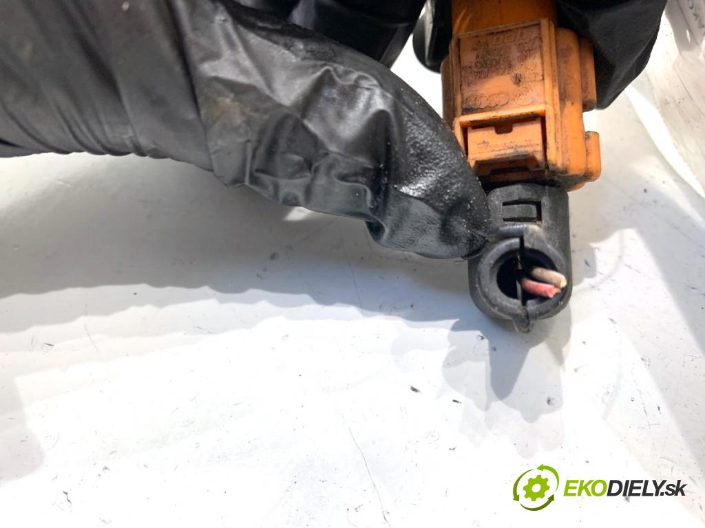 AUDI A4 B8 sedan 2009 105 kW 2.0 TDI 1968 AirBag motora levý 8R0199381