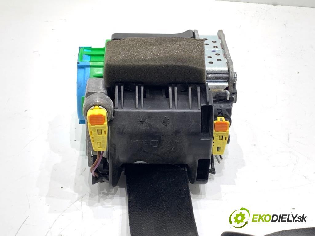 AUDI A4 B8 sedan 2009 105 kW 2.0 TDI 1968 držák bezpečnost pravý přední část