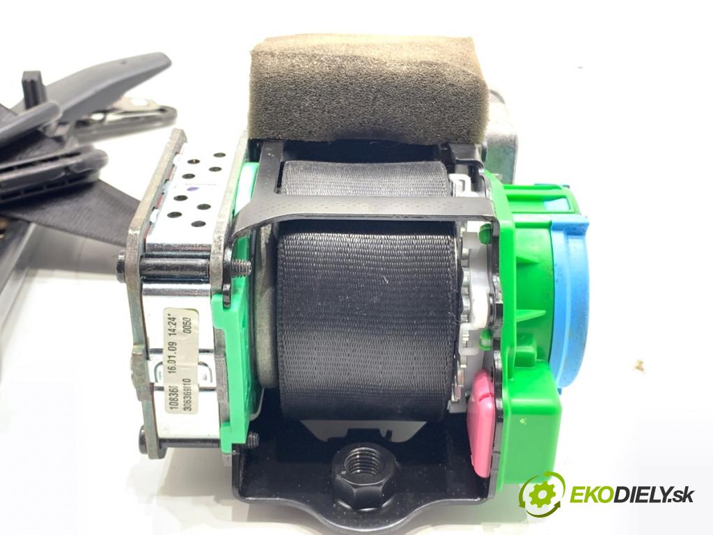 AUDI A4 B8 sedan 2009 105 kW 2.0 TDI 1968 držák bezpečnost pravý přední část