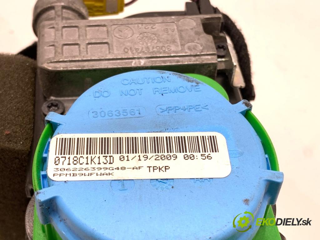 AUDI A4 B8 sedan 2009 105 kW 2.0 TDI 1968 držák bezpečnost pravý přední část