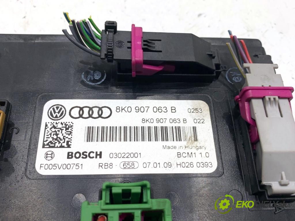 AUDI A4 B8 sedan 2009 105 kW 2.0 TDI 1968 modul komfortu 8K0907063B (Komfortní modul)