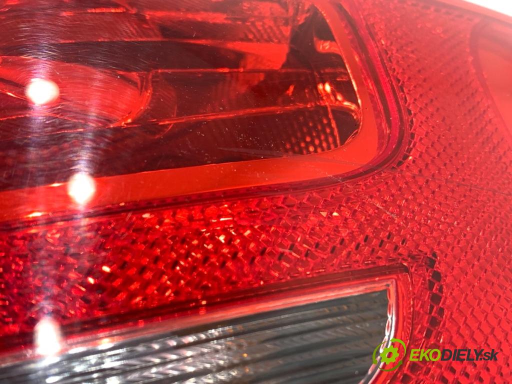 AUDI A4 B8 sedan 2009 105 kW 2.0 TDI 1968 Svetlo pravy zad 219702