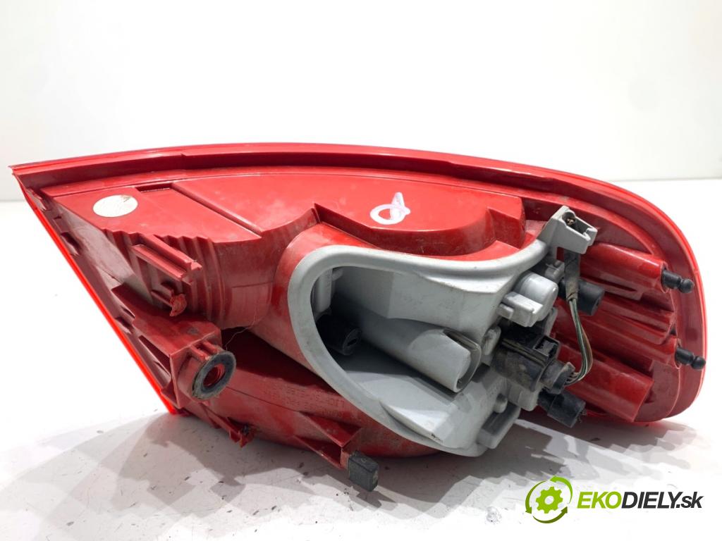 AUDI A4 B8 sedan 2009 105 kW 2.0 TDI 1968 Svetlo pravy zad 219702