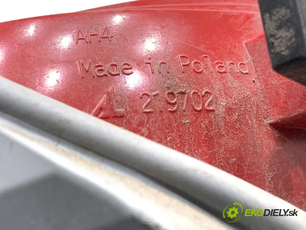 AUDI A4 B8 sedan 2009 105 kW 2.0 TDI 1968 Svetlo pravy zad 219702