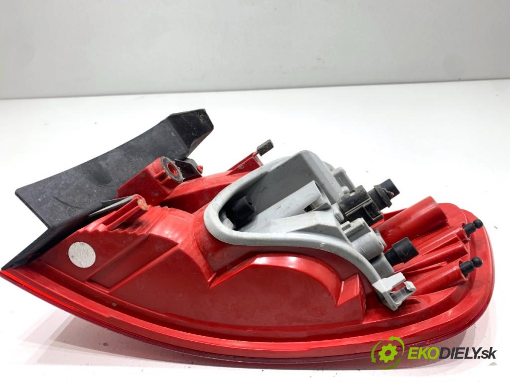 AUDI A4 B8 sedan 2009 105 kW 2.0 TDI 1968 Svetlo ľavy zad 219701