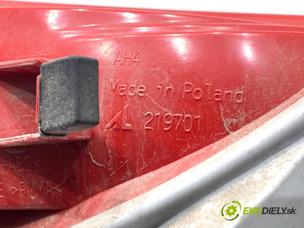 AUDI A4 B8 sedan 2009 105 kW 2.0 TDI 1968 Svetlo ľavy zad 219701