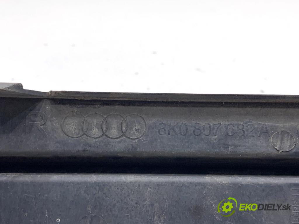 AUDI A4 B8 sedan 2009 105 kW 2.0 TDI 1968 Mriežky nárazníka pravy predný 8K0807682A