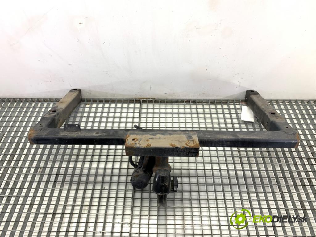 AUDI A4 B8 sedan 2009 105 kW 2.0 TDI 1968 Hák tažné zařízení 8T0800491D (Tažné zařízení)