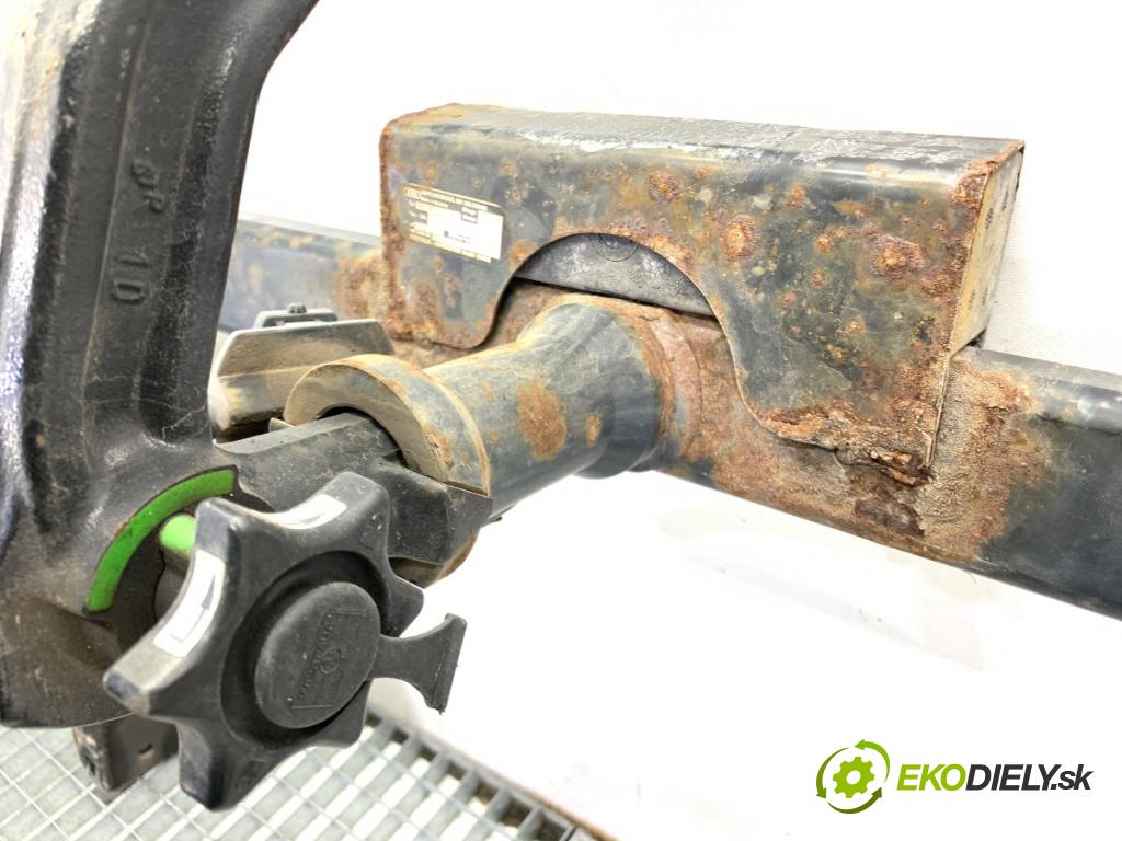 AUDI A4 B8 sedan 2009 105 kW 2.0 TDI 1968 Hák tažné zařízení 8T0800491D (Tažné zařízení)