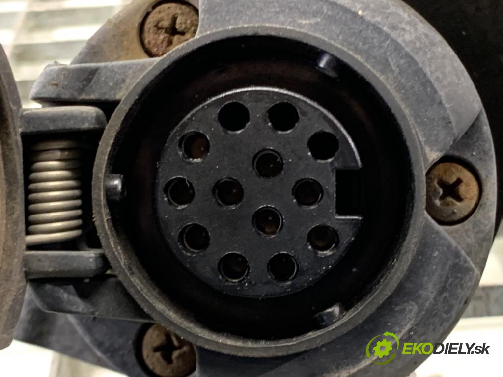 AUDI A4 B8 sedan 2009 105 kW 2.0 TDI 1968 Hák tažné zařízení 8T0800491D (Tažné zařízení)